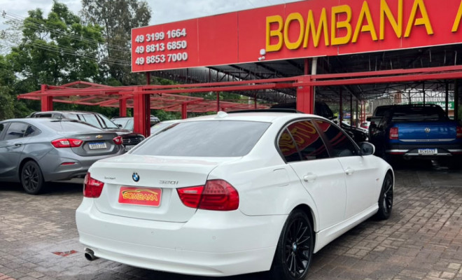 BMW 320iA 2010 Gasolina-3