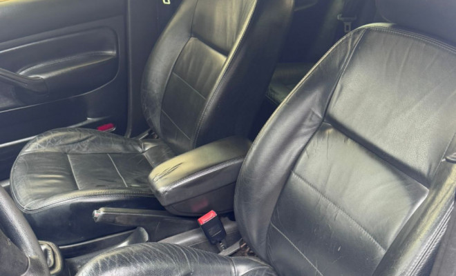 VW - VolksWagen Golf 1.6Mi/ 1.6Mi Gener./Black & Silver 2005 Flex-6