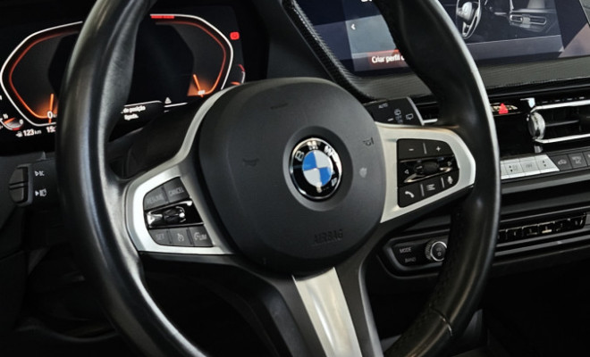 BMW 118i M Sport 1.5 TB 12V Aut. 5p 2024 Gasolina-3