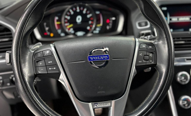 Volvo XC 60 R-DESIGN 3.0 304cv AWD 5p 2015 Gasolina-9