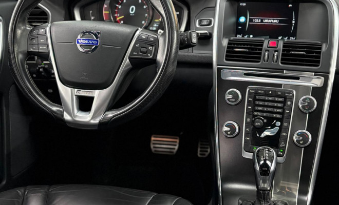 Volvo XC 60 R-DESIGN 3.0 304cv AWD 5p 2015 Gasolina-10