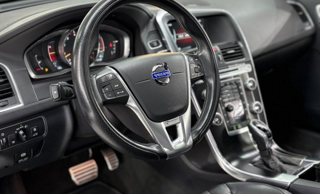 Volvo XC 60 R-DESIGN 3.0 304cv AWD 5p 2015 Gasolina-8
