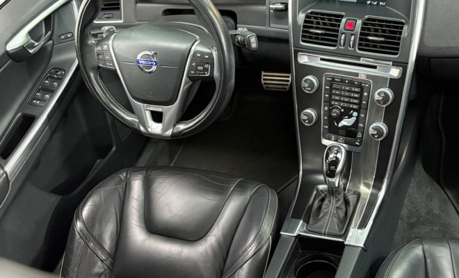 Volvo XC 60 R-DESIGN 3.0 304cv AWD 5p 2015 Gasolina-7