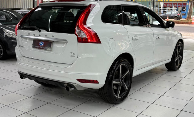 Volvo XC 60 R-DESIGN 3.0 304cv AWD 5p 2015 Gasolina-4