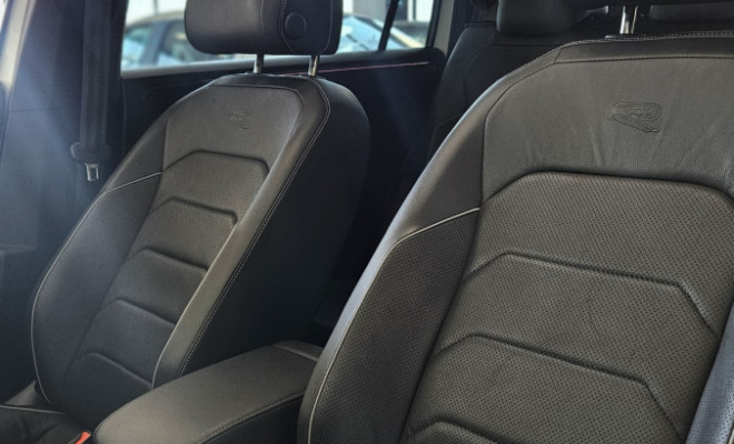 VW - VolksWagen TIGUAN Allspac R-Line 300 TSI 2.0  2024 Gasolina-11