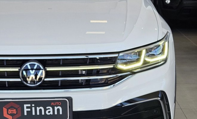 VW - VolksWagen TIGUAN Allspac R-Line 300 TSI 2.0  2024 Gasolina-4