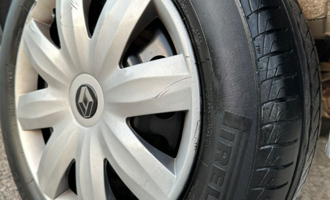 Renault Clio 1.0 Hi-Flex - 2012-5
