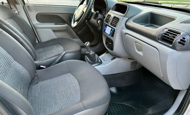 Renault Clio 1.0 Hi-Flex - 2012-6