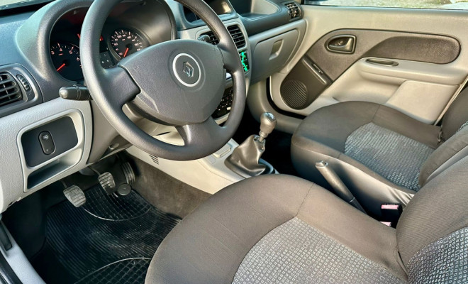 Renault Clio 1.0 Hi-Flex - 2012-8