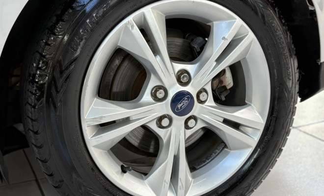Ford Focus 1.6 S/SE/SE Plus Flex 8V/16V  5p 2014 Flex-15