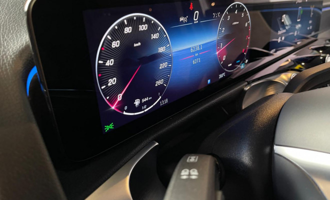 Mercedes-Benz GLB 220 4M AMG Line 2.0 TB Híbrido Aut. 2025-11