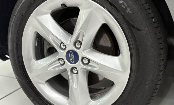 Ford Focus 1.6 S/SE/SE Plus Flex 8V/16V  5p 2013 Flex-12