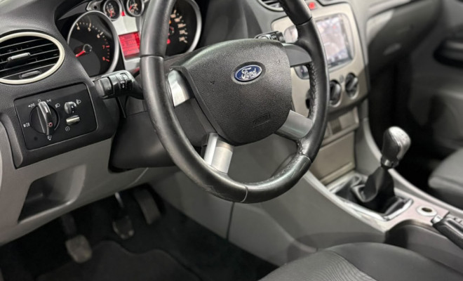 Ford Focus 1.6 S/SE/SE Plus Flex 8V/16V  5p 2013 Flex-8
