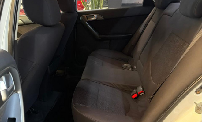 Kia Motors Cerato 1.6 16V Mec. 2011 Gasolina-8