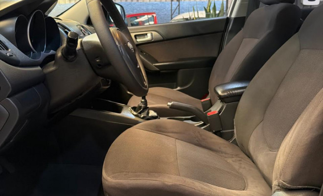 Kia Motors Cerato 1.6 16V Mec. 2011 Gasolina-7