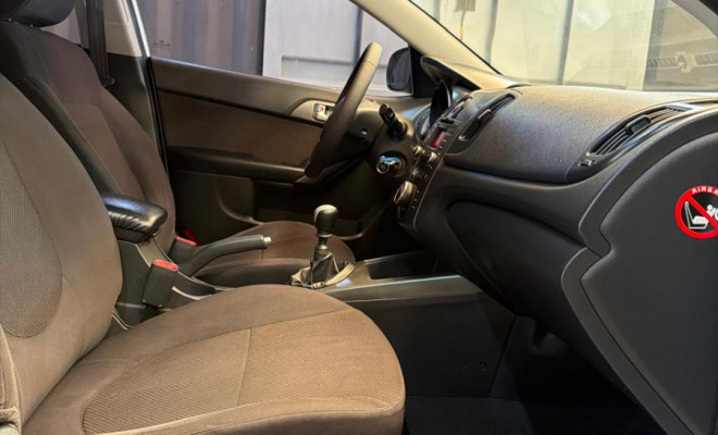 Kia Motors Cerato 1.6 16V Mec. 2011 Gasolina-13