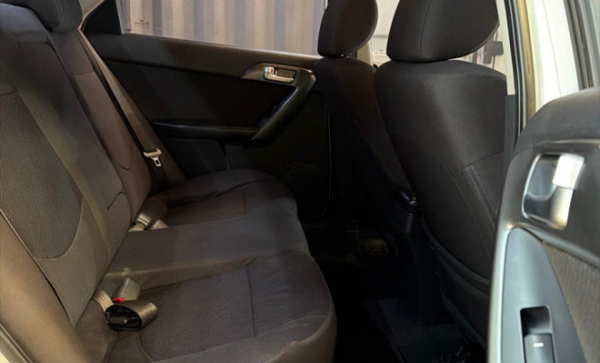 Kia Motors Cerato 1.6 16V Mec. 2011 Gasolina-14