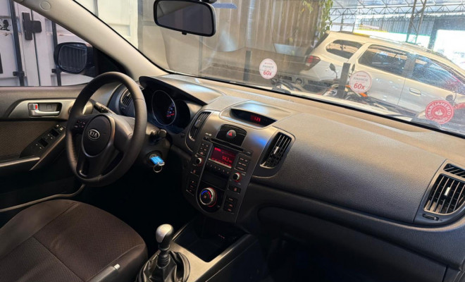 Kia Motors Cerato 1.6 16V Mec. 2011 Gasolina-11