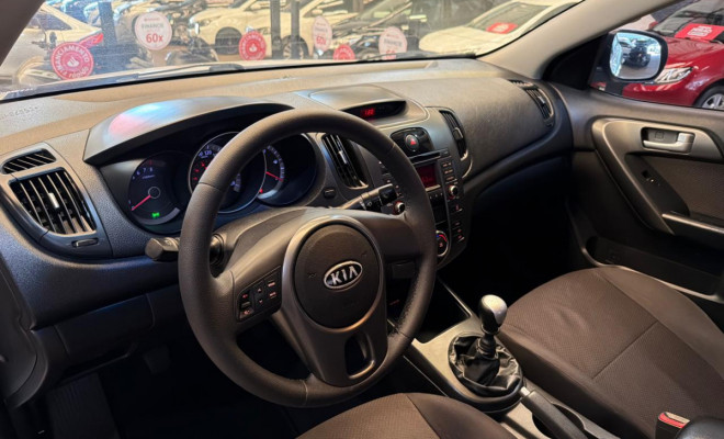 Kia Motors Cerato 1.6 16V Mec. 2011 Gasolina-9