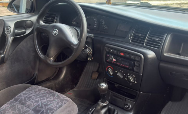 GM - Chevrolet Vectra GLS/Expres.2.2/ 2.0 e 2.0 CD 8V 1997 Gasolina-4