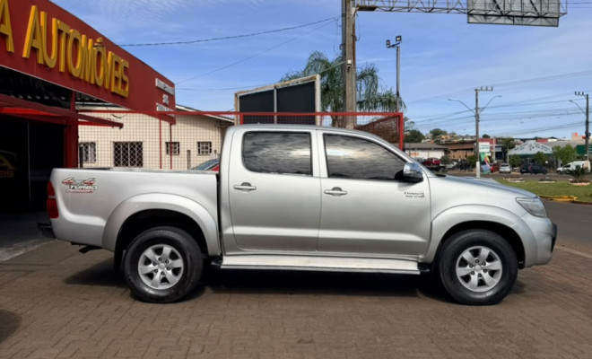 Toyota Hilux CD SRV D4-D 4x4 3.0 TDI Diesel Aut 2013 Diesel-4