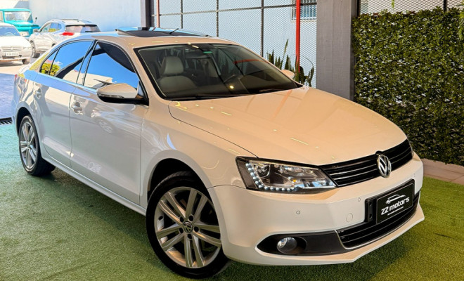 VW - Jetta Highline 2.0 TSI 16V 4p Tiptronic 2014-0