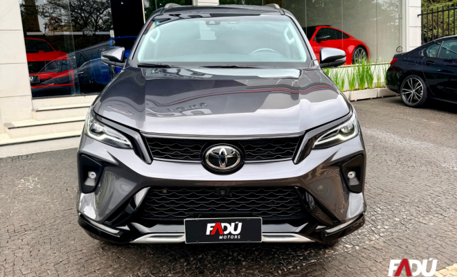 Toyota Hilux SW4 SRX Plat. 4x4 2.8 TB Die. Aut. 2025 Diesel-0