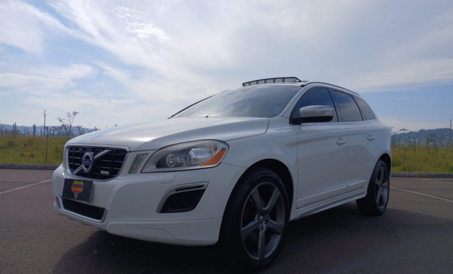 Volvo XC 60 2.0 T5  5p 2013 Gasolina