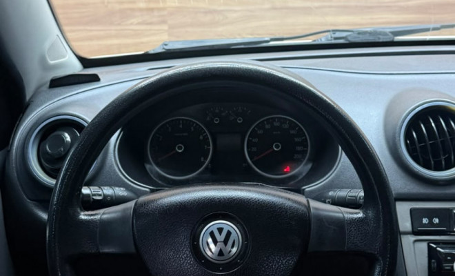 VW - VolksWagen VOYAGE 1.0/1.0 City Mi Total Flex 8V 4p 2012 Flex-7