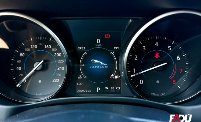 Jaguar XE 2.0 Turbocharged Pure 240cv Aut. 2017 Gasolina-5