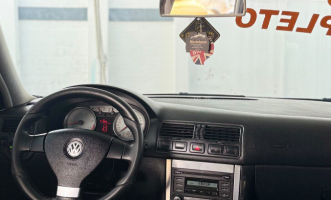 VW - VolksWagen Golf Sportline 1.6 Mi Total Flex 8V 4p 2011 Flex-8