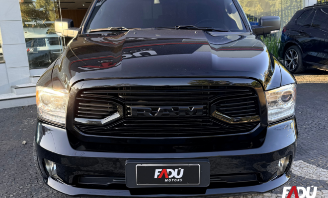 RAM CLASSIC LARAMIE 5.7 CD V8 4X4 Aut. 2023 Gasolina-0