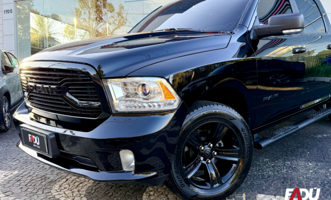RAM CLASSIC LARAMIE 5.7 CD V8 4X4 Aut. 2023 Gasolina-1