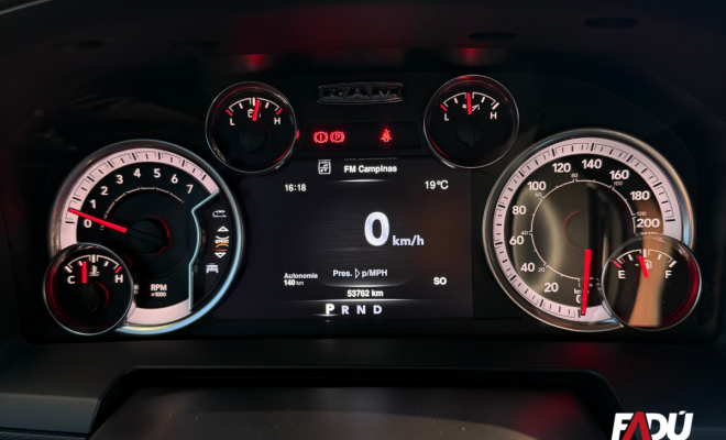 RAM CLASSIC LARAMIE 5.7 CD V8 4X4 Aut. 2023 Gasolina-5