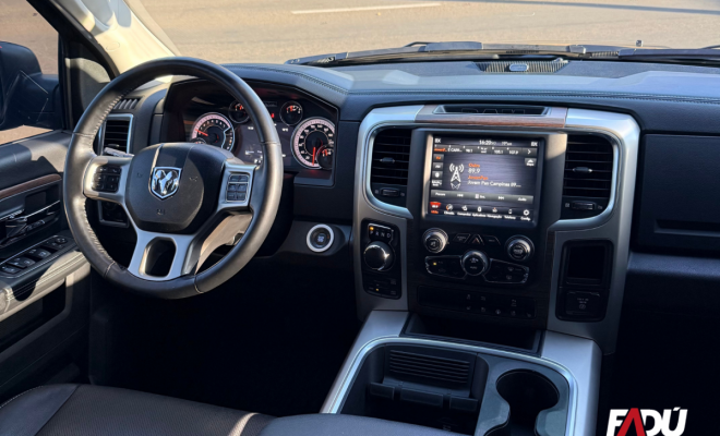 RAM CLASSIC LARAMIE 5.7 CD V8 4X4 Aut. 2023 Gasolina-3