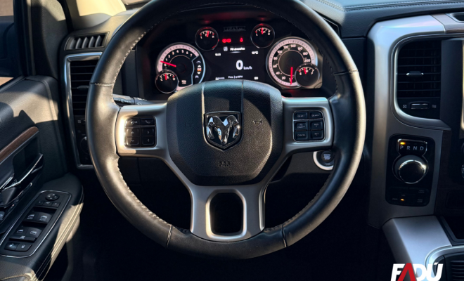 RAM CLASSIC LARAMIE 5.7 CD V8 4X4 Aut. 2023 Gasolina-4