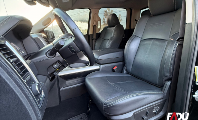 RAM CLASSIC LARAMIE 5.7 CD V8 4X4 Aut. 2023 Gasolina-2