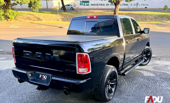 RAM CLASSIC LARAMIE 5.7 CD V8 4X4 Aut. 2023 Gasolina-8