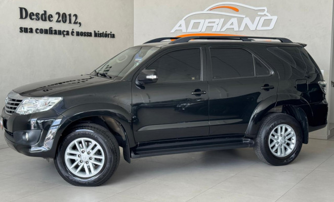 HILUX SW4 SR 2.7 Aut. 2014 - Completíssima e Pronta pra Família ou Trabalho!-22