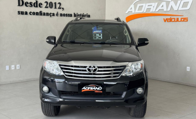 HILUX SW4 SR 2.7 Aut. 2014 - Completíssima e Pronta pra Família ou Trabalho!-0