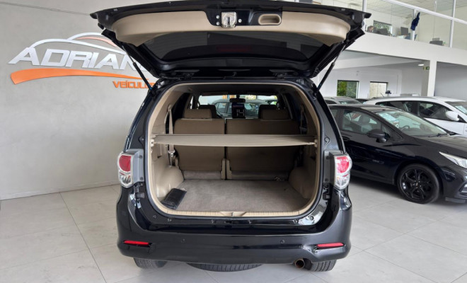 HILUX SW4 SR 2.7 Aut. 2014 - Completíssima e Pronta pra Família ou Trabalho!-17