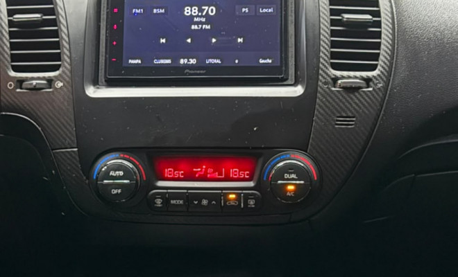 Kia Motors Cerato 1.6 16V  Flex  Aut. 2014-8
