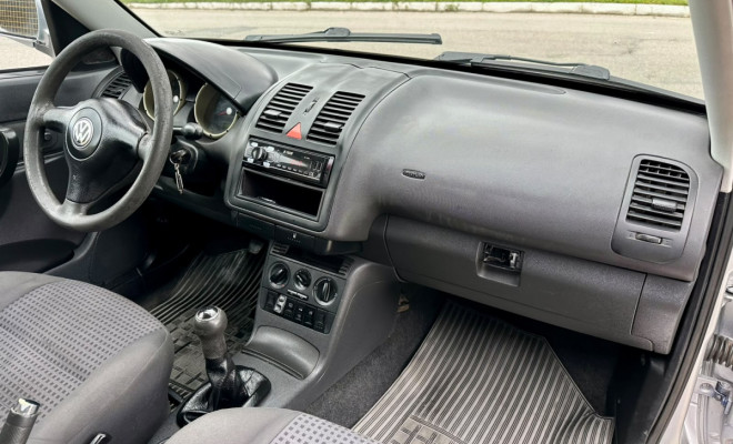 VW Polo Sedan Classic 1.8 Mi - 2001-7