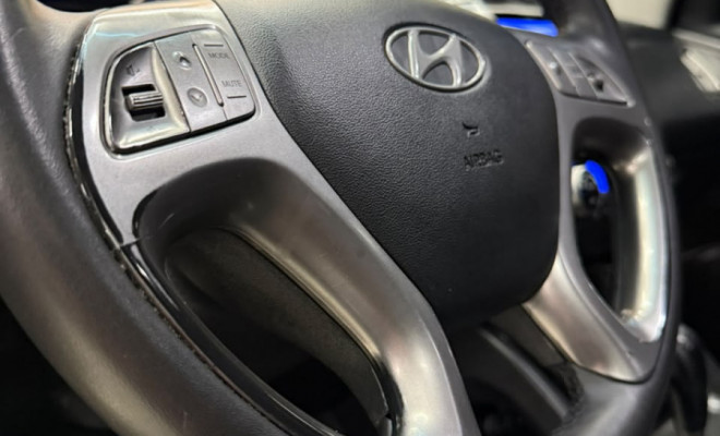 Hyundai ix35 2.0 16V 170cv 2WD/4WD Aut. 2011 Gasolina-9