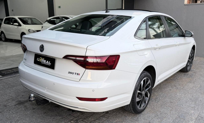 VW - VolksWagen JETTA Comfort. 250 TSI 1.4 Flex 16v Aut. 2020 Flex-8