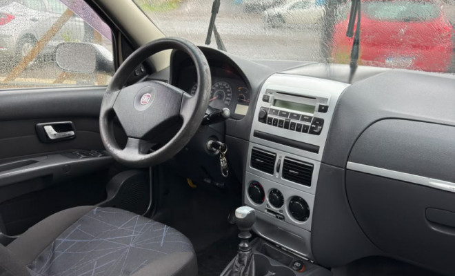 Fiat Siena TETRAFUEL 1.4 mpi Fire Flex 8v 4p 2010 Flex-4