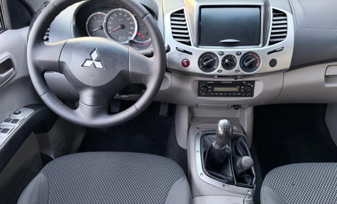 Mitsubishi L200 Triton GLS 3.2 CD TB Int.Diesel Mec 2012 Diesel-8