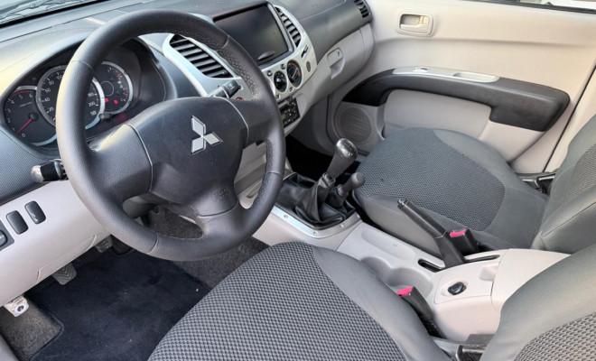 Mitsubishi L200 Triton GLS 3.2 CD TB Int.Diesel Mec 2012 Diesel-9