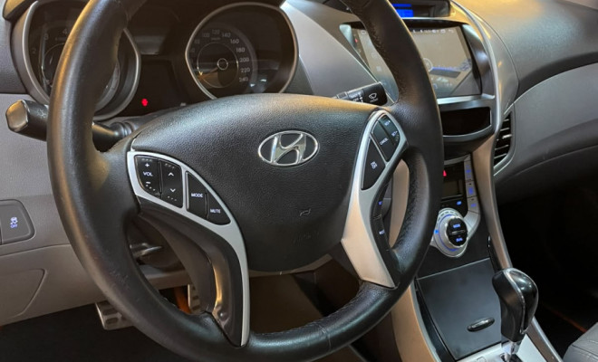 Hyundai Elantra GLS 1.8  Aut. 2012 Gasolina   C/teto solar-8