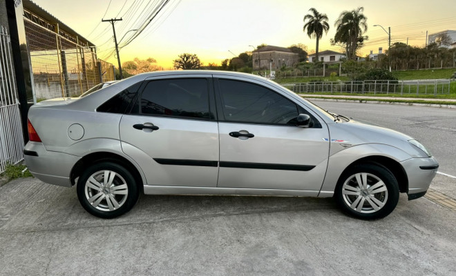 Ford Focus Sedan 2.0 L FC - 2006-1
